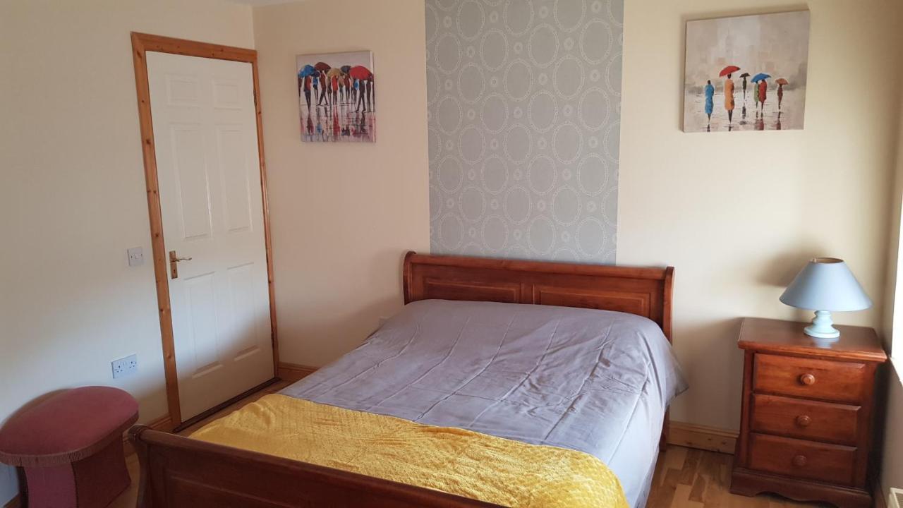 Apartment 3 Bedroom Banagher Town Centre Bagian luar foto